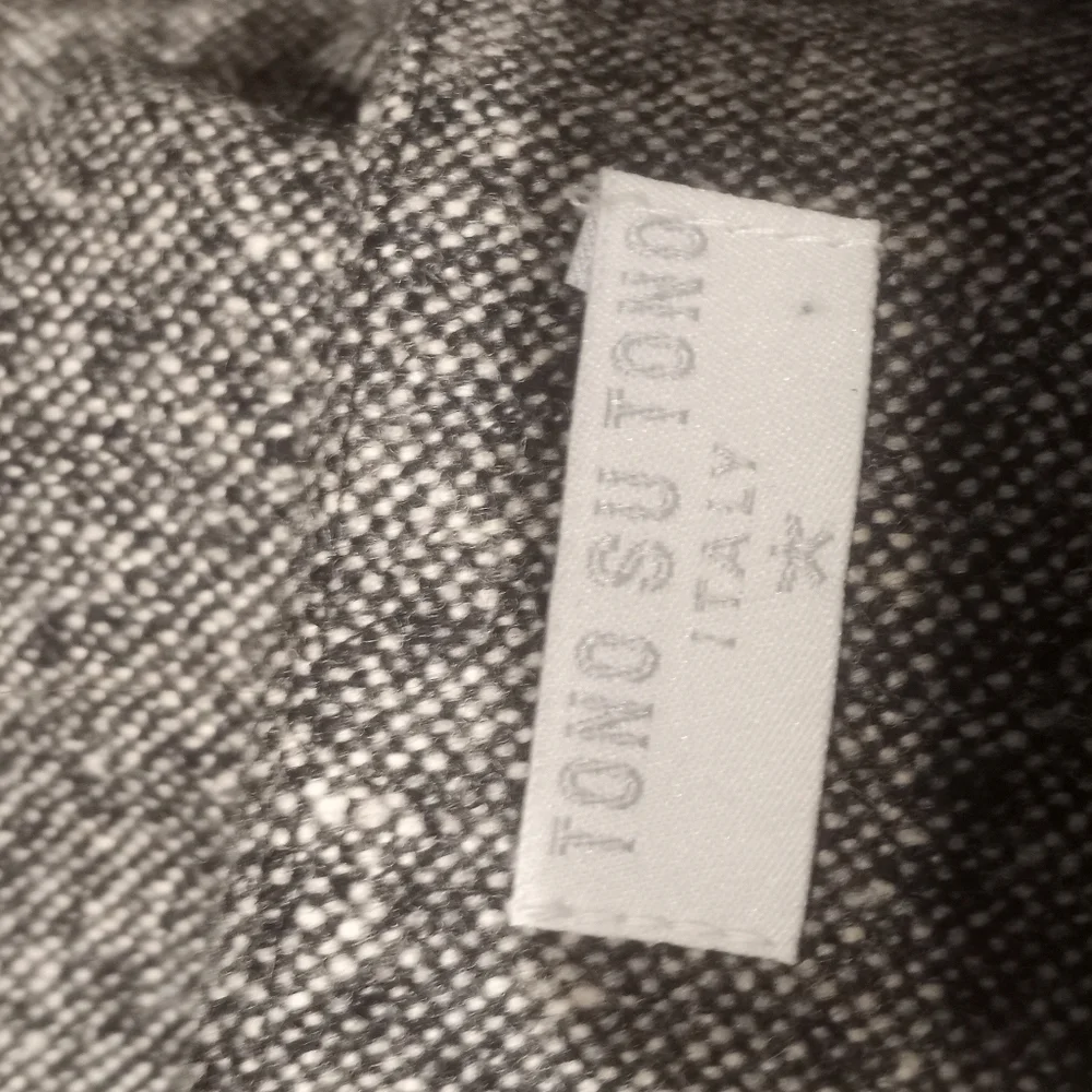 TONO SU TONO Black & Cream Wool/Cashmere Tweed Skirt w/Fringed Hemline, Size 10